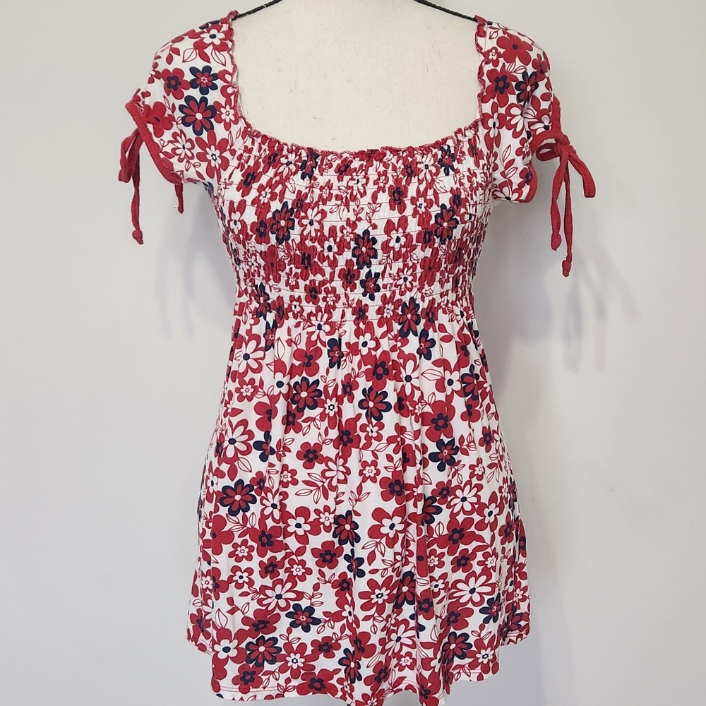Vintage Y2K  Fang Floral Smocked Lettuce Edge Red White Blue Short Sleeve Top